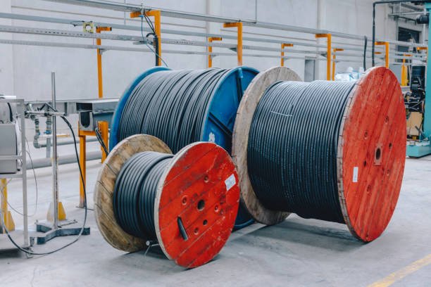 Bobines de câbles électriques industriels utilisées pour les installations commerciales au Québec